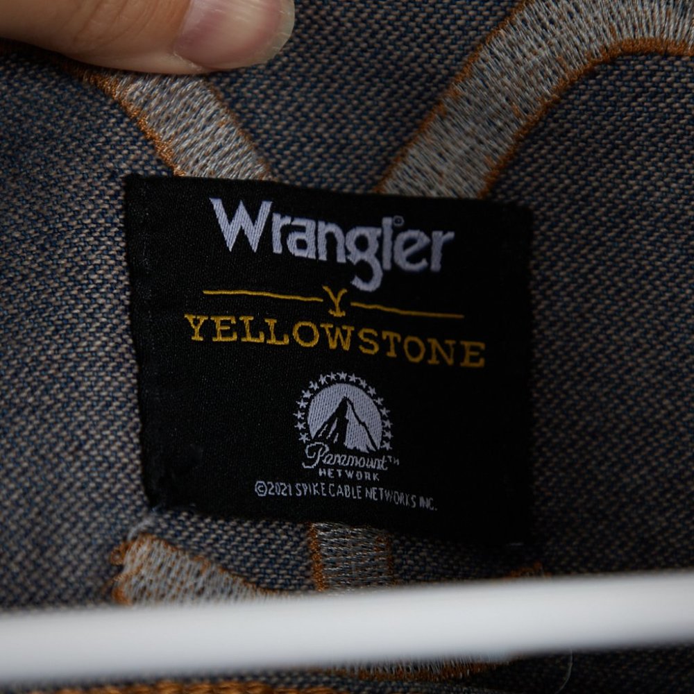 Wrangler Yellowstone Dutton Ranch Jean Denim Jacket Size Large - Picture 4 of 8